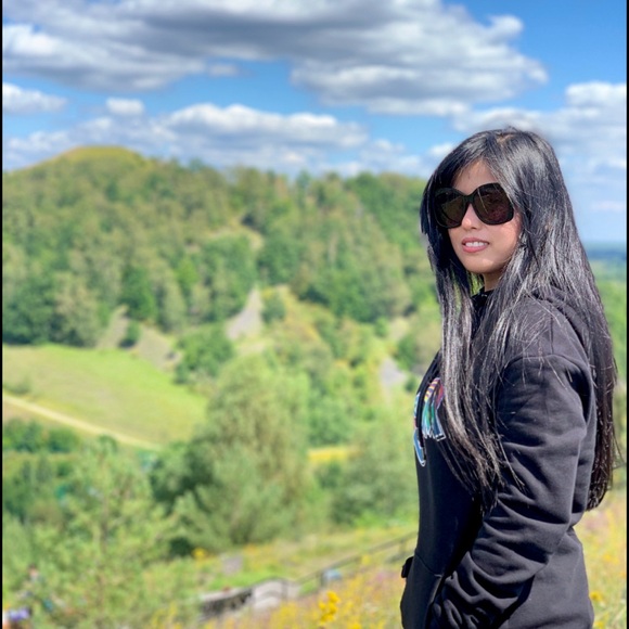 Meet your Posher! :-) - Picture 7 of 17